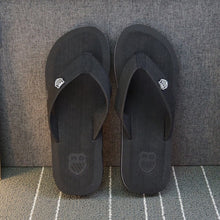 Load image into Gallery viewer, Men&#39;s Beach Flip Flops